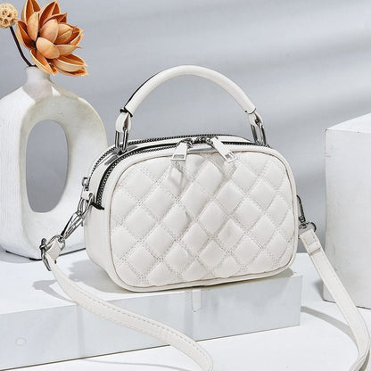 Cartera Bandolera Rígida Capitoneada Para Dama Beige Lisa