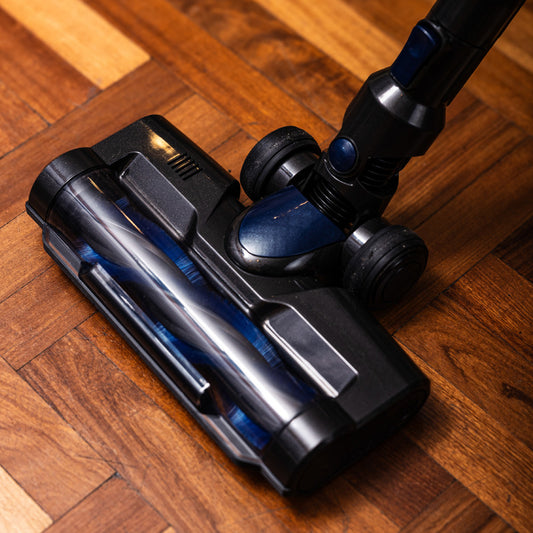 Aspiradora Vertical Inalámbrica Xion Xi-vcw222 Color Negro