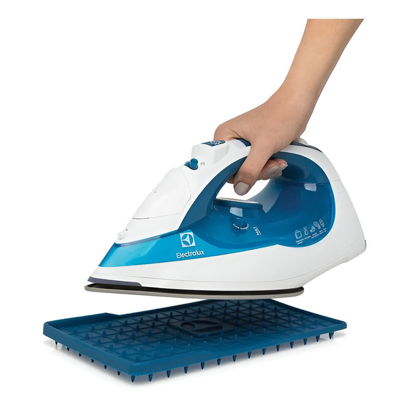 Plancha A Vapor Electrolux Steam Line Siv12 Color Azul