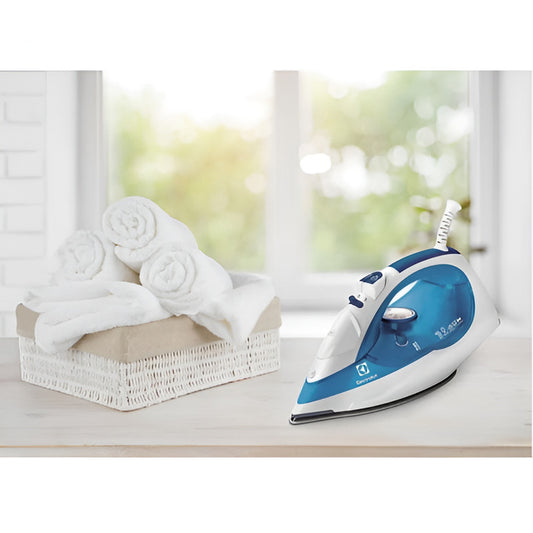 Plancha A Vapor Electrolux Siv12 1500w Vapor Extra Color Azul