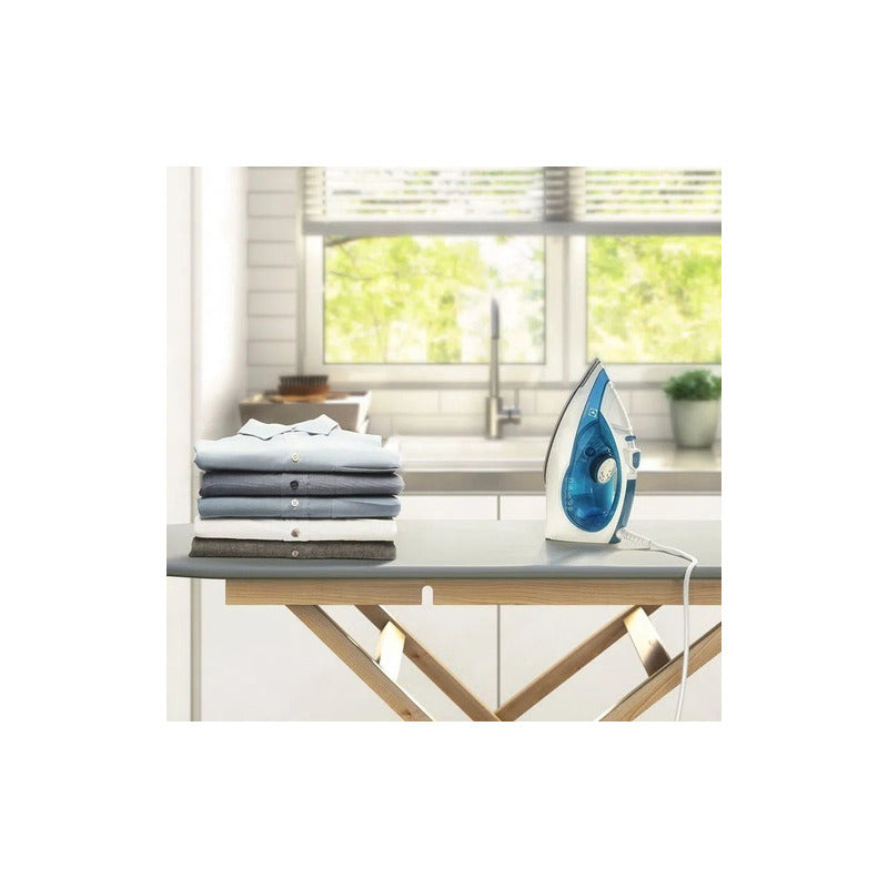 Plancha A Vapor Electrolux Steam Line Siv12 Color Azul 1500w - Azul